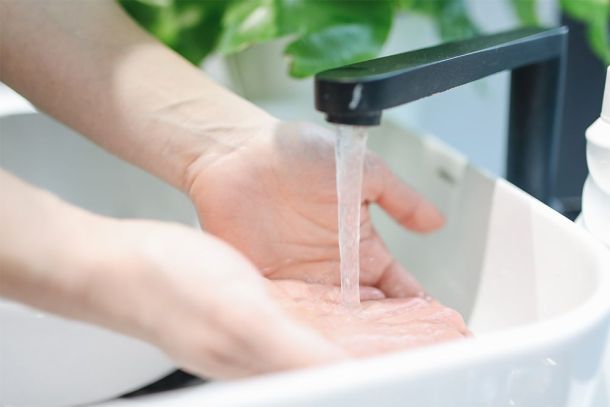 lavarsi con acqua calda sanitaria